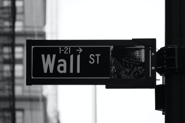 From Wallstreet: Investors rethink recession plays, boosting U.S. stock market laggards